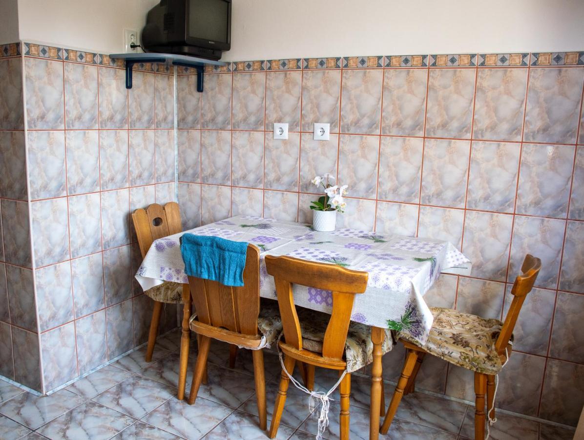 Family-Friendly Apartment Oradea Exterior photo