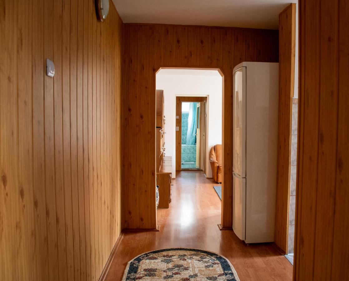 Family-Friendly Apartment Oradea Exterior photo