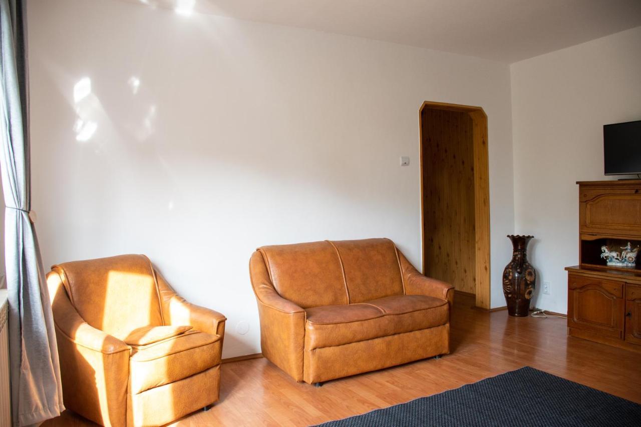 Family-Friendly Apartment Oradea Exterior photo