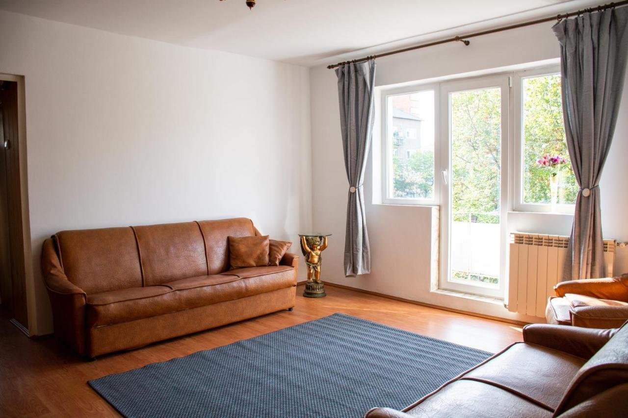 Family-Friendly Apartment Oradea Exterior photo