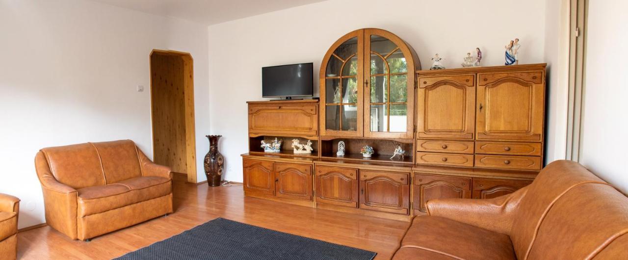 Family-Friendly Apartment Oradea Exterior photo